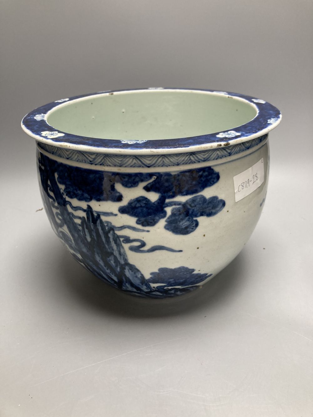 Two Chinese blue and white items